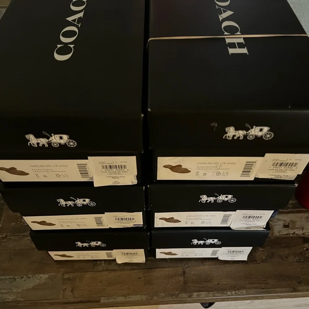 Coach - Picture 3 of 4